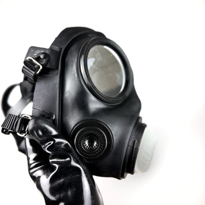 DroneHole - Gasmask with pleasure module
