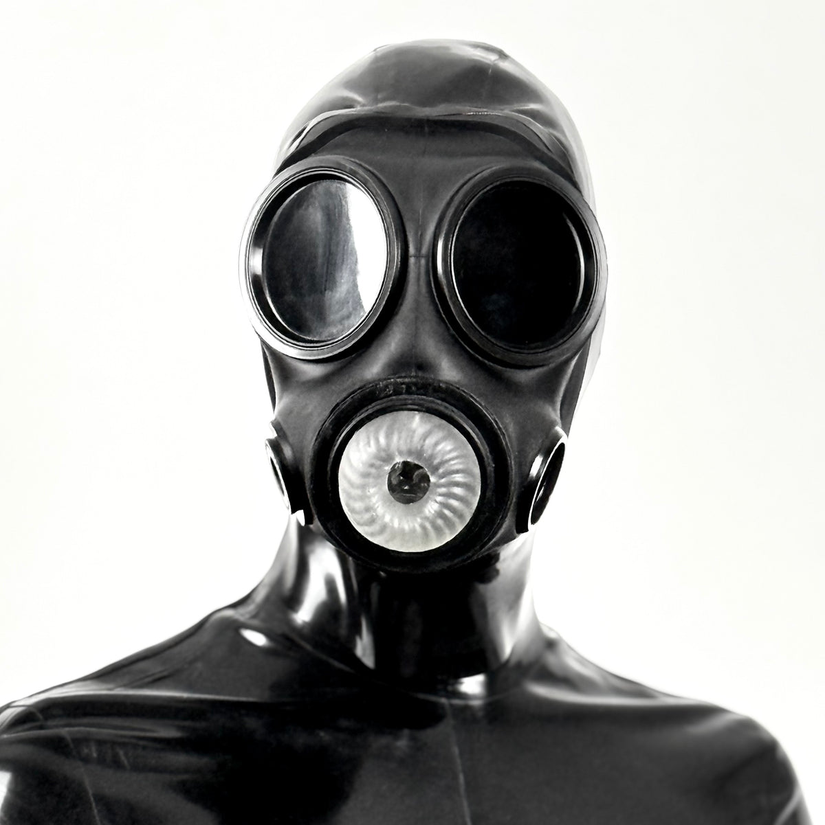 DroneHole PRO with Hood - Gasmask with pleasure module