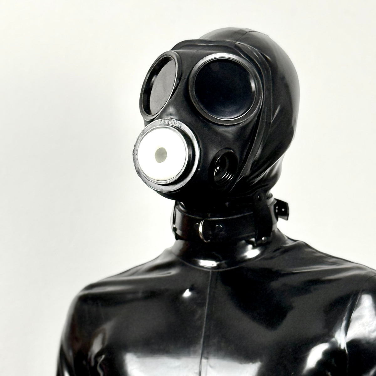 DroneHole PRO with Hood - Gasmask with pleasure module